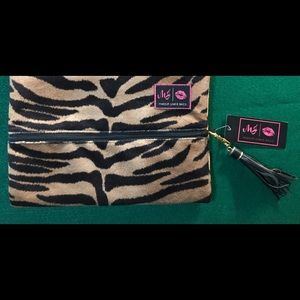 NWOT Make up Junkie zippered Tiger print bag